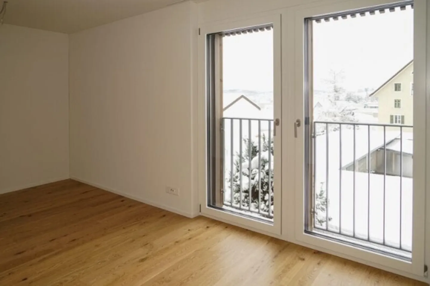 Modern Apartment with Sunny Balcony - Photo 9 of 13