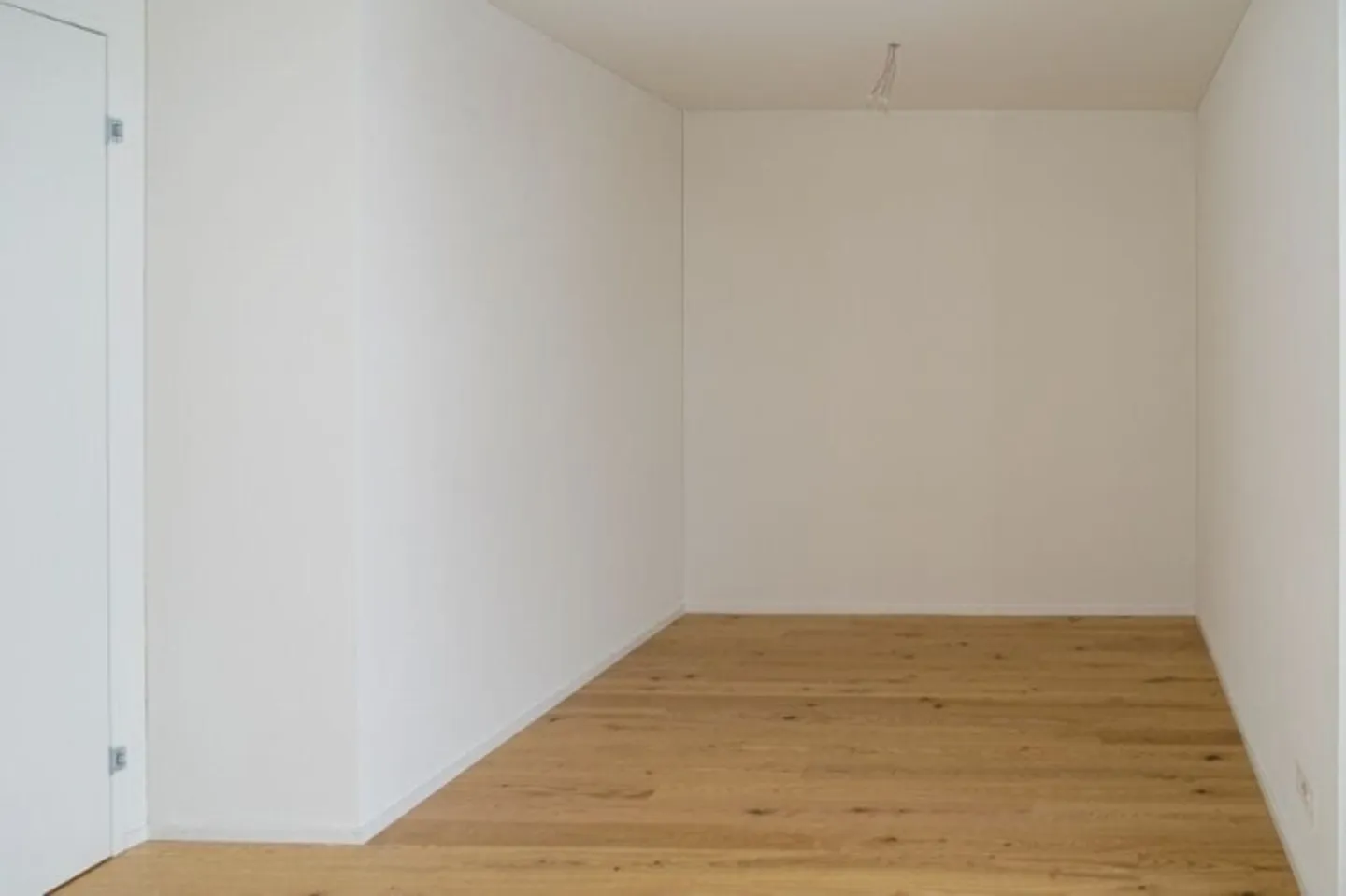 Modern Apartment with Sunny Balcony - Photo 10 of 13