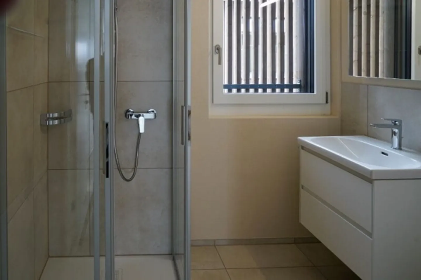 Modern Apartment with Sunny Balcony - Photo 11 of 13