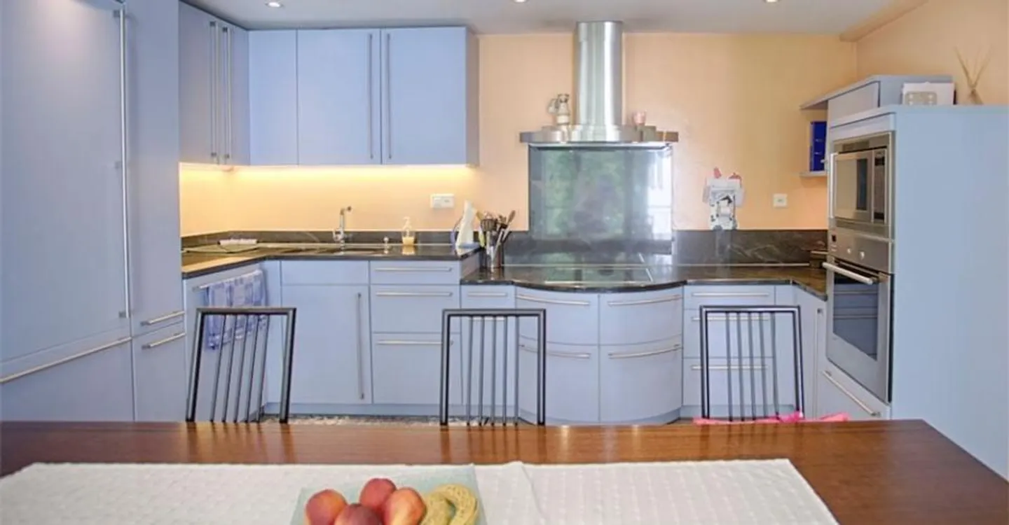 Elegant 7-room detached villa with pool in a panoramic area - Photo 6 of 8