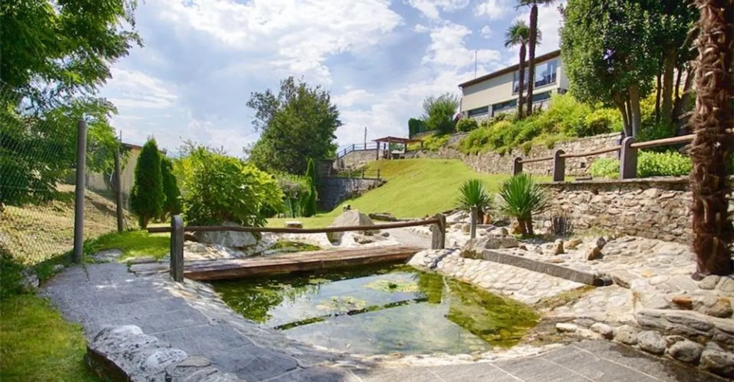 Elegant 7-room detached villa with pool in a panoramic area - Photo 7 of 8