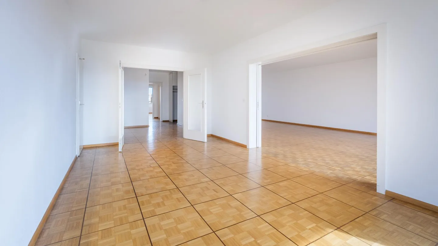 Geräumige Wohnung mit Terrasse - Foto 4 von 18