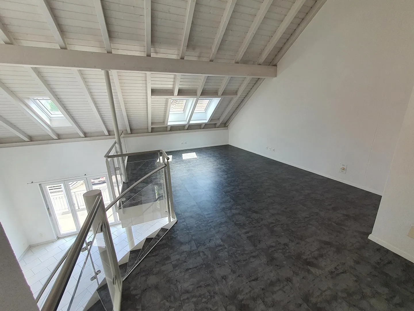 Appartement duplex moderne de 5 1/2 pièces au centre du village - Photo 1 sur 10