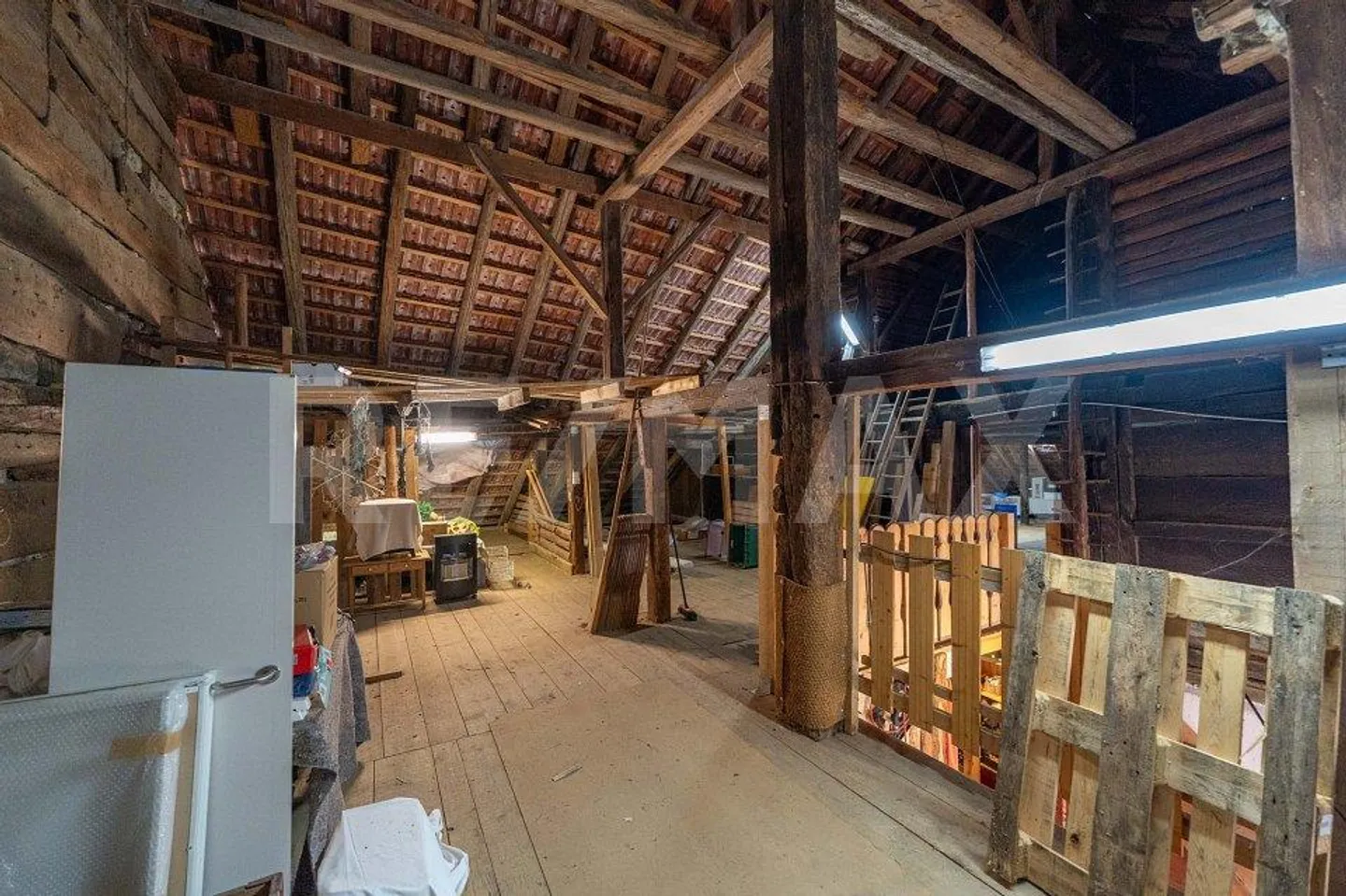 Former farmhouse with large barn - Photo 12 of 13