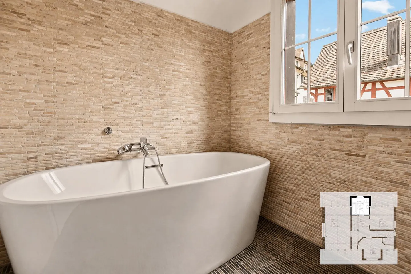 WORKING, LIVING, FEELING GOOD, Historic Townhouse with Character in Stein am Rhein - Photo 5 of 13