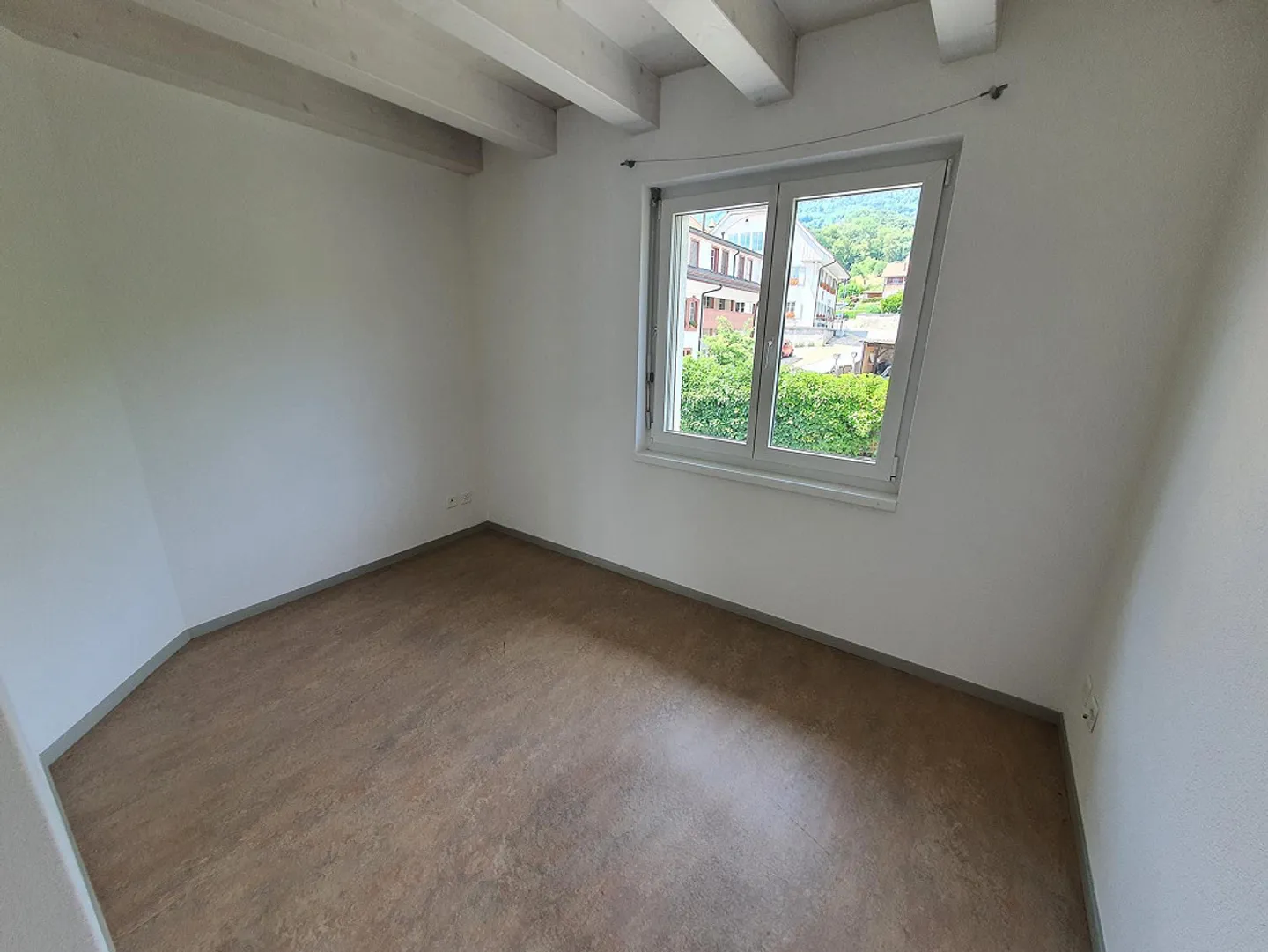 Appartement duplex moderne de 5 1/2 pièces au centre du village - Photo 7 sur 10