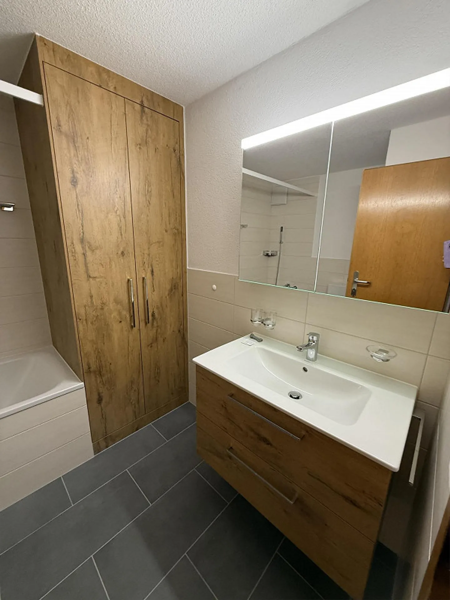 4,5 Zimmerwohnung mit neuen Bäder und neuer Küche 122m2 - Foto 2 von 23
