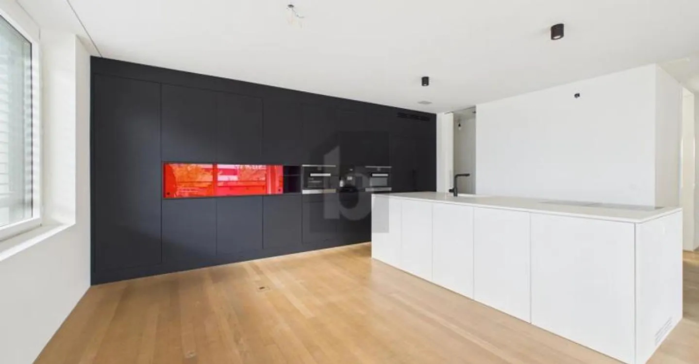 ELEVATED LIVING ENVIRONMENT WITH LARGE LOGGIA - Photo 3 of 5