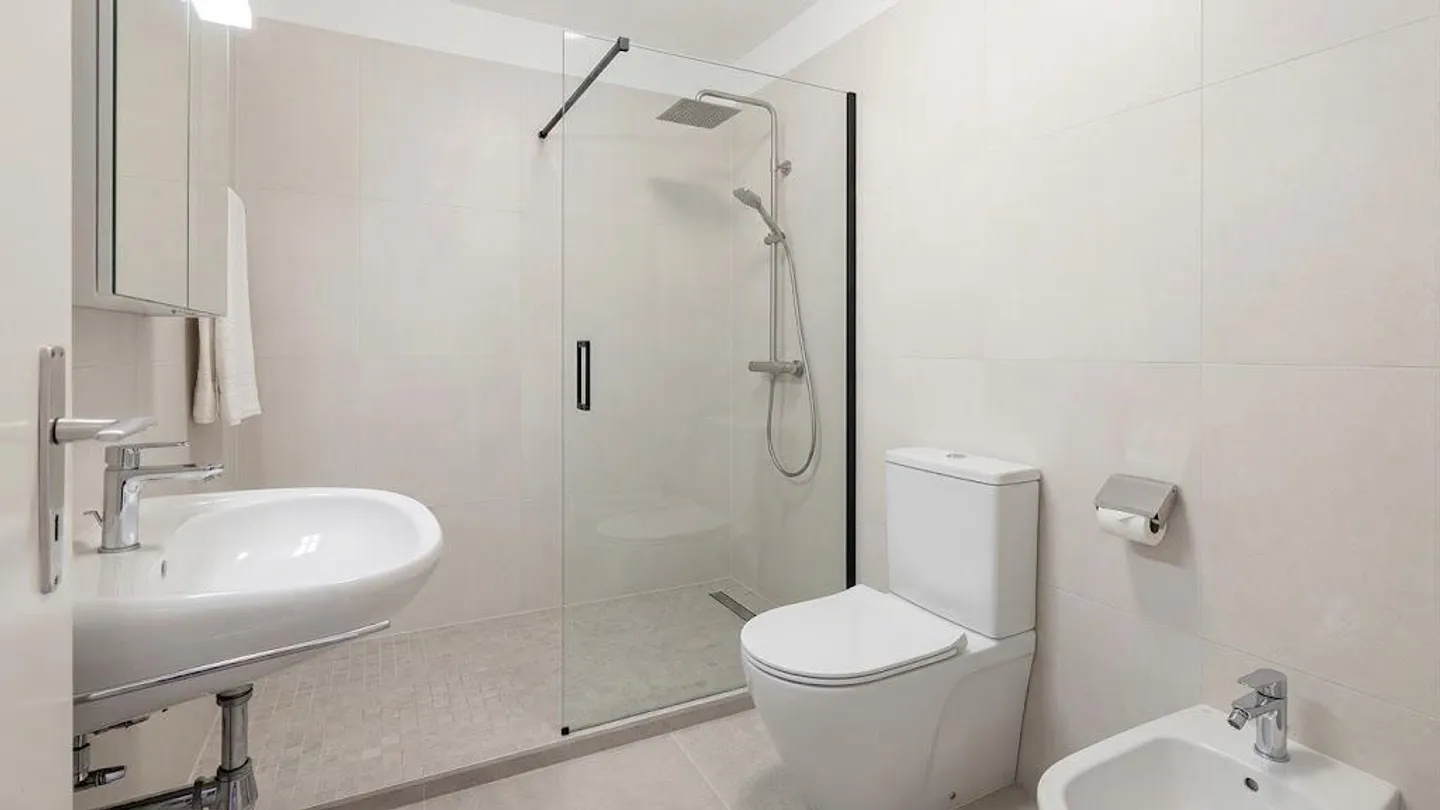 Geräumige Wohnung mit Terrasse - Foto 15 von 18