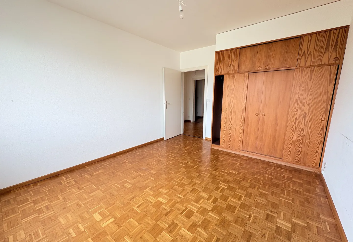 Geräumige Wohnung mit Terrasse - Foto 14 von 18