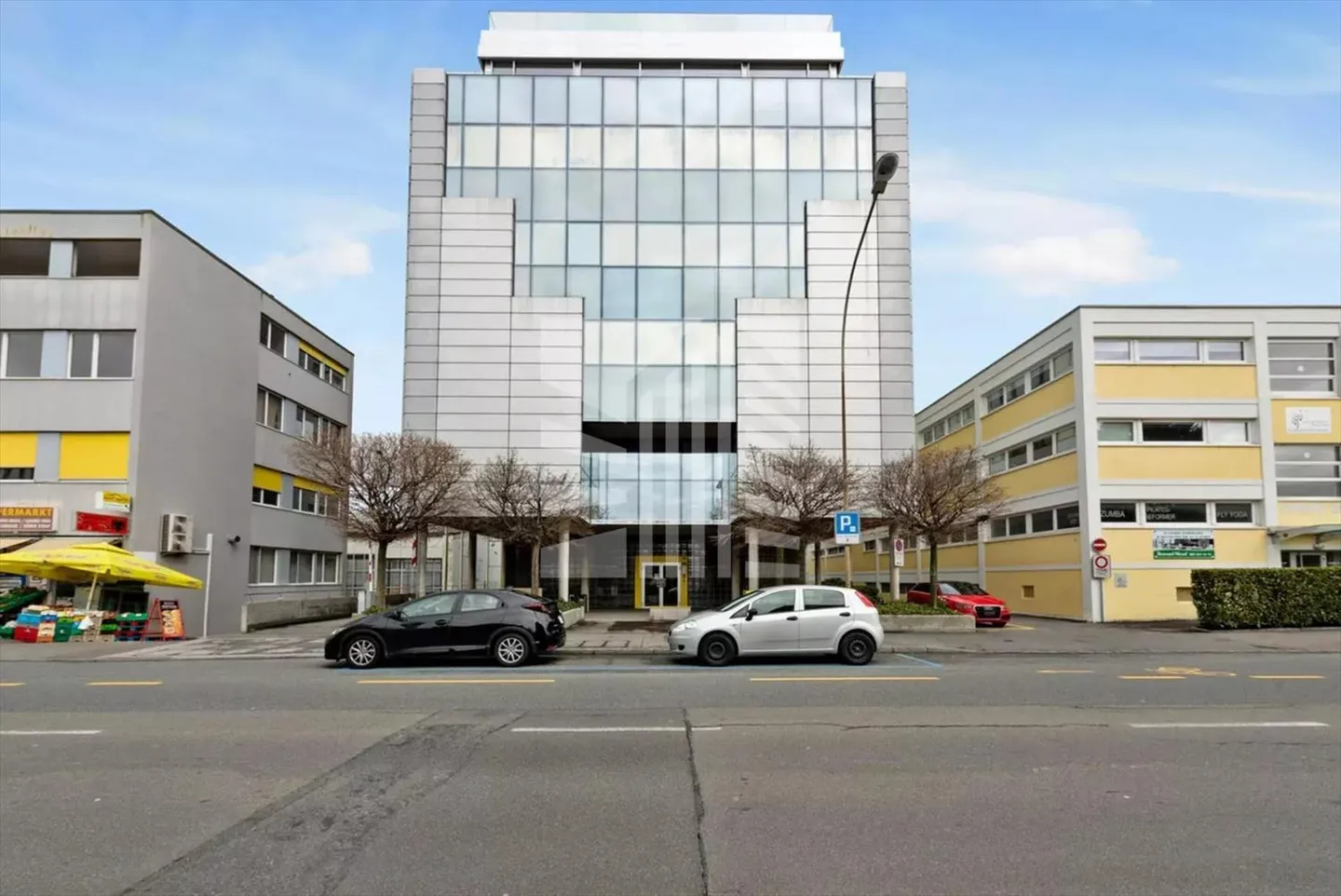 Mischgenutztes Gebäude mieten - Foto 1 von 8