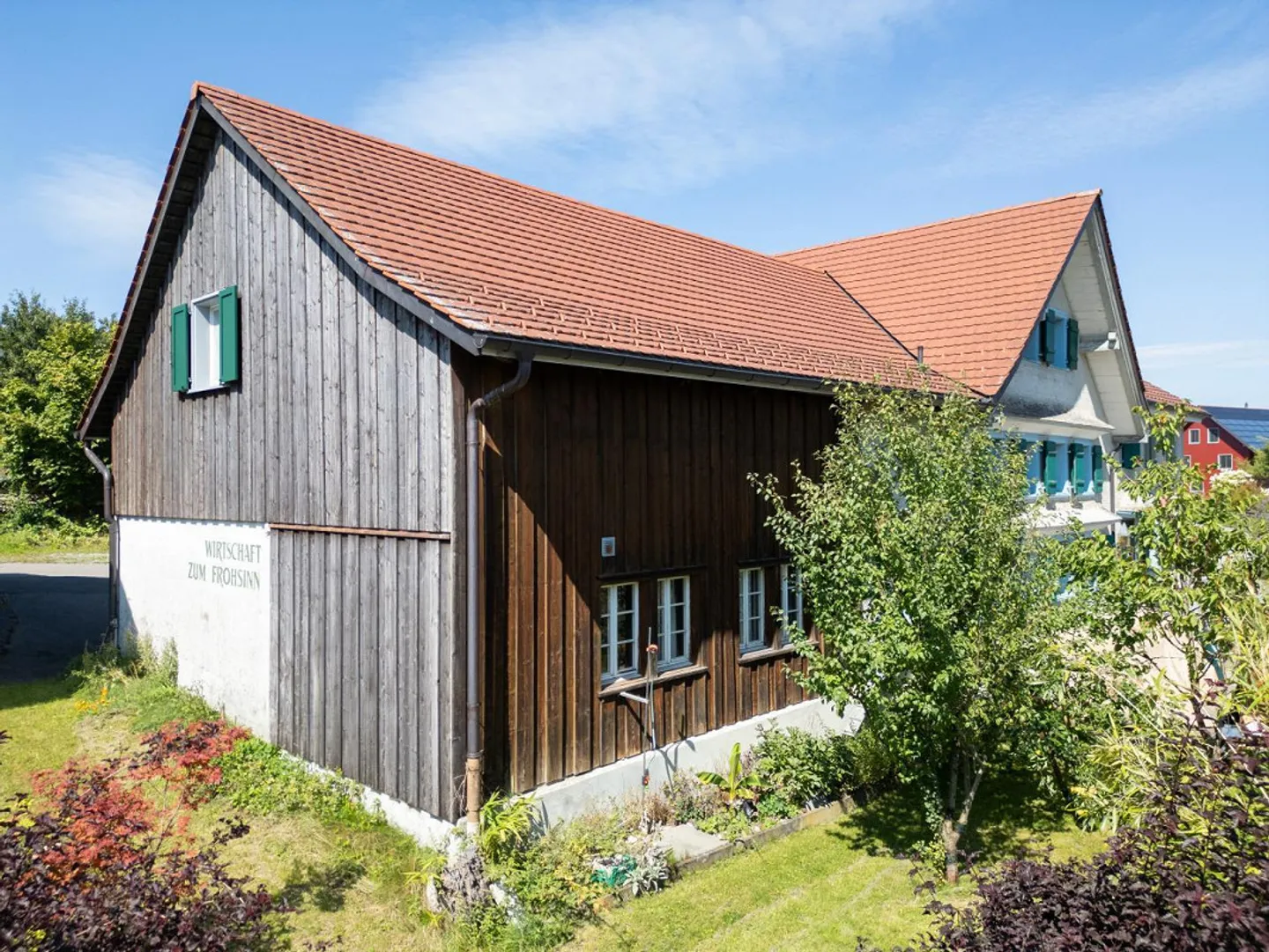 Propriété avec un grand potentiel de rénovation - Photo 2 sur 9