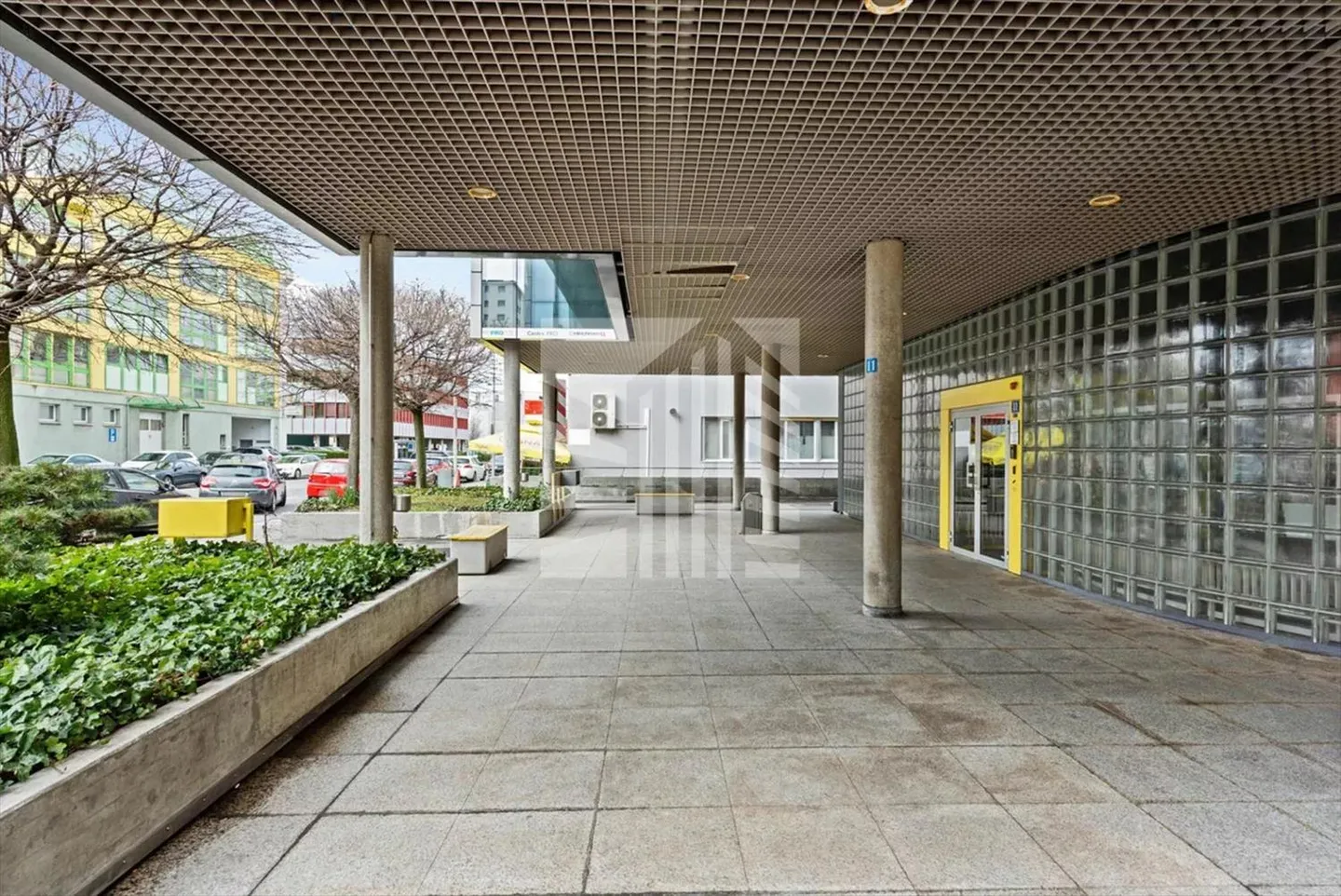 Mischgenutztes Gebäude mieten - Foto 2 von 8