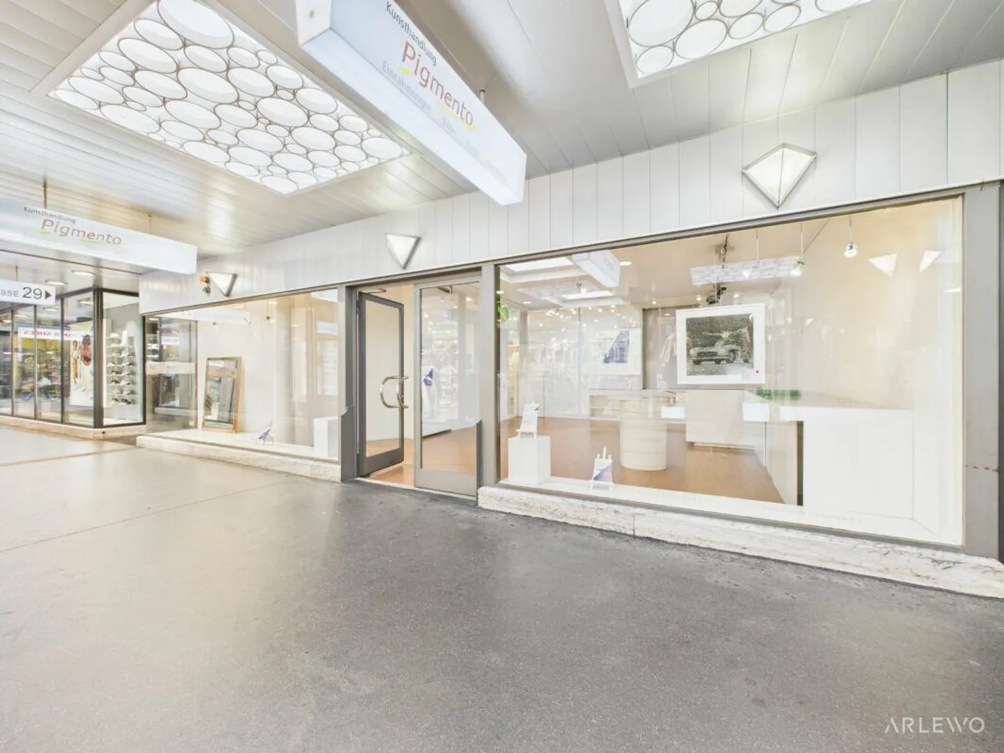 Shop for rent - Photo 1 of 14