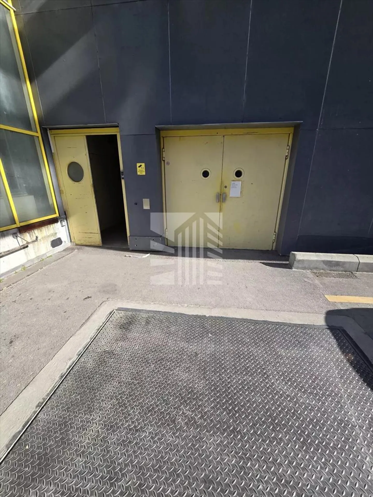 Mischgenutztes Gebäude mieten - Foto 3 von 8
