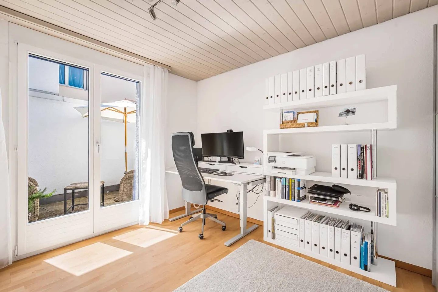 Private like a house. Practical like an apartment - Photo 9 of 20