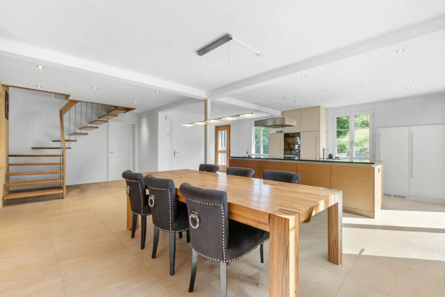 Quality Meets Comfort - Single Family Home with Gallery, Extension & Large Plot - Photo 4 of 19