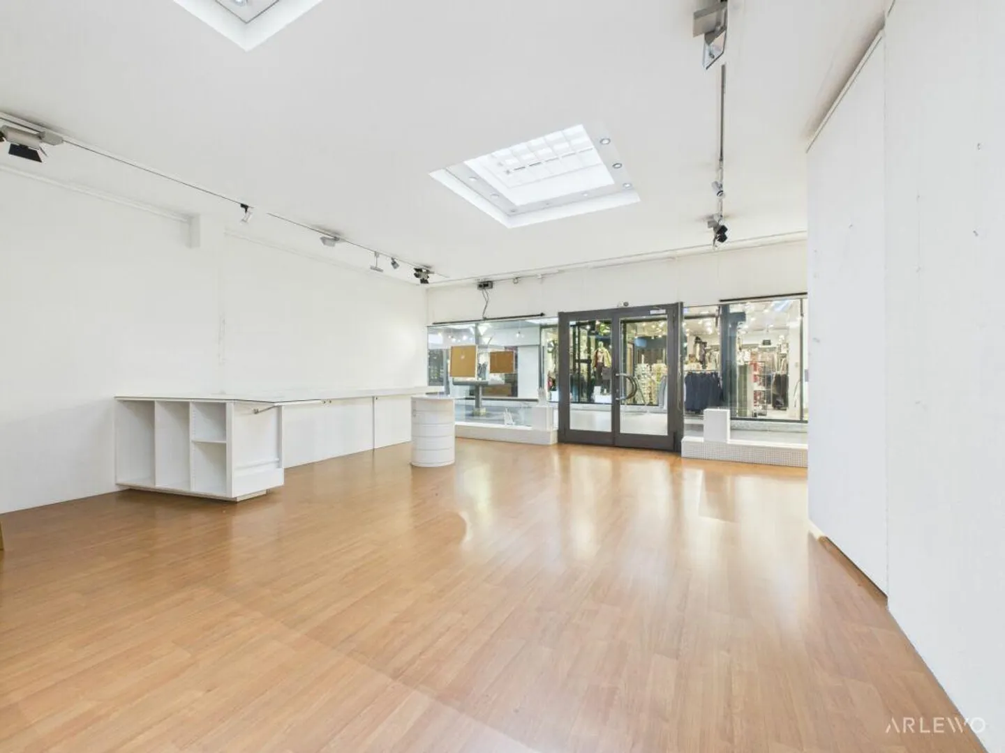 Shop for rent - Photo 4 of 14