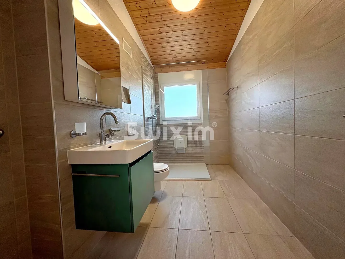 Bright Apartment with Balcony - Photo 7 of 7