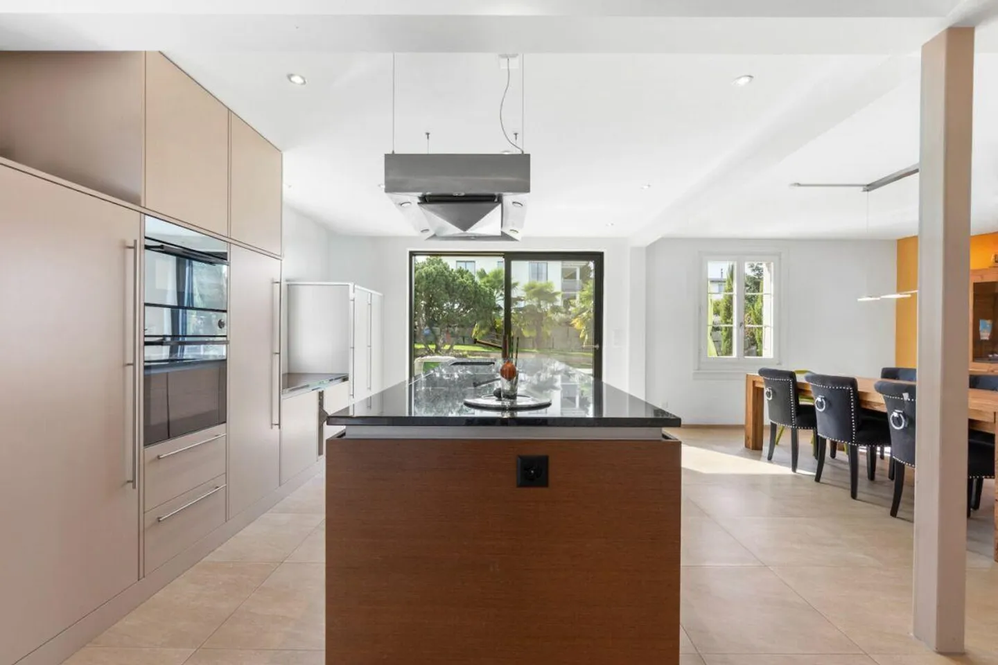 Quality Meets Comfort - Single Family Home with Gallery, Extension & Large Plot - Photo 7 of 19