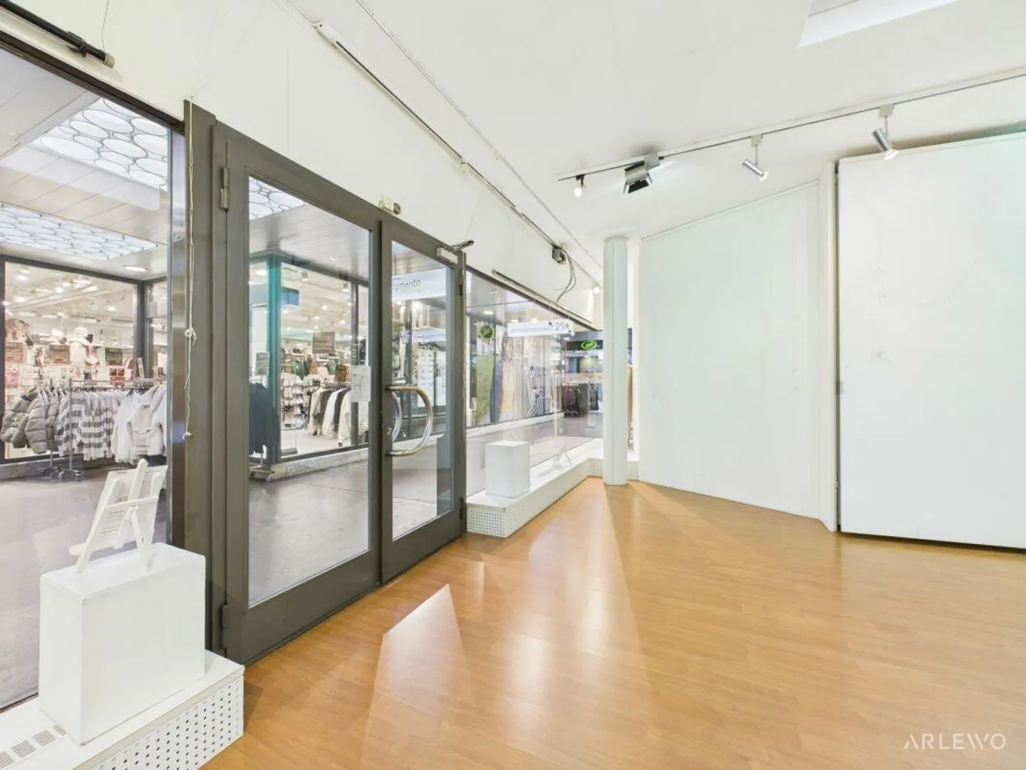 Shop for rent - Photo 7 of 14