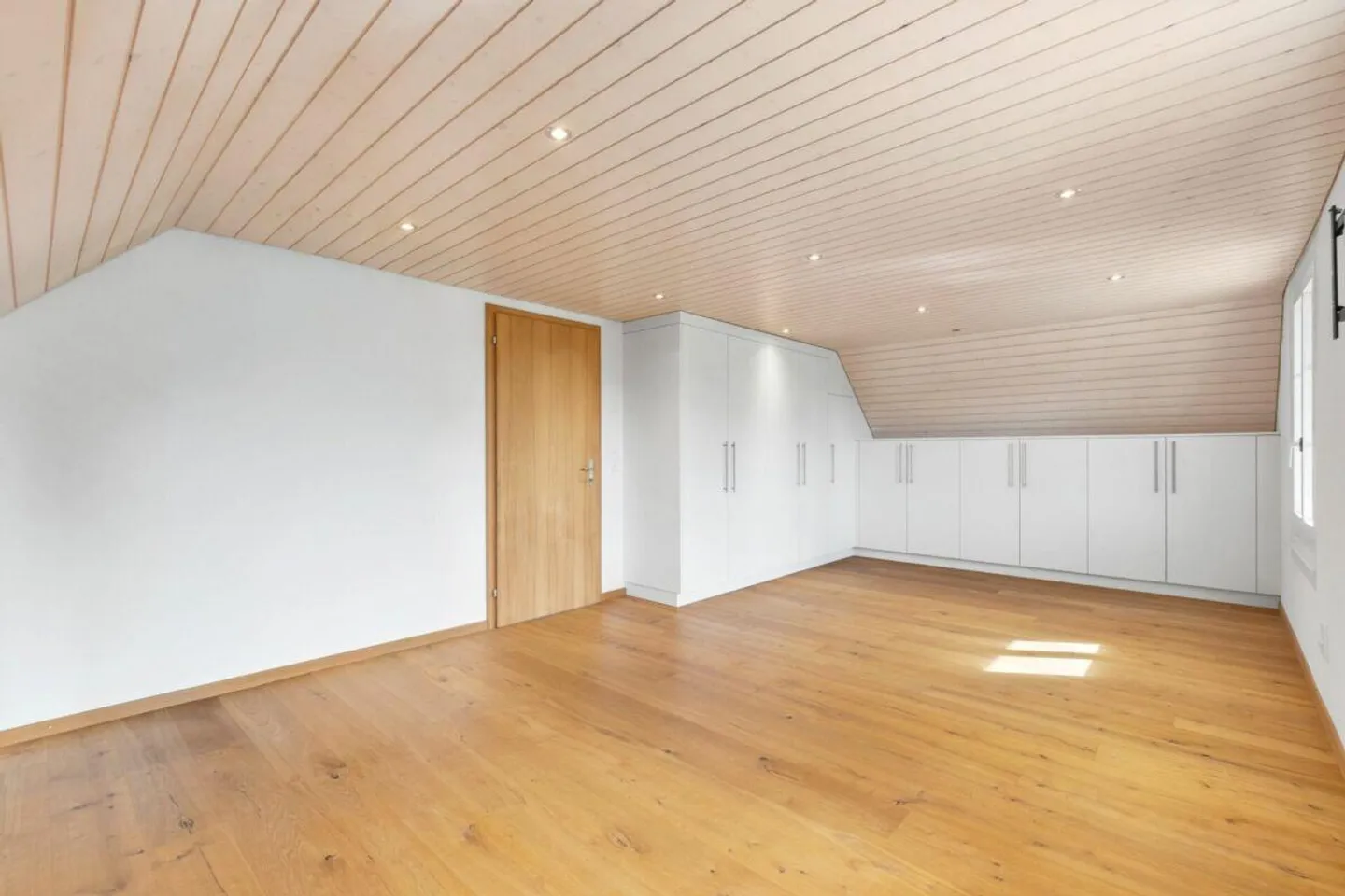 Quality Meets Comfort - Single Family Home with Gallery, Extension & Large Plot - Photo 12 of 19