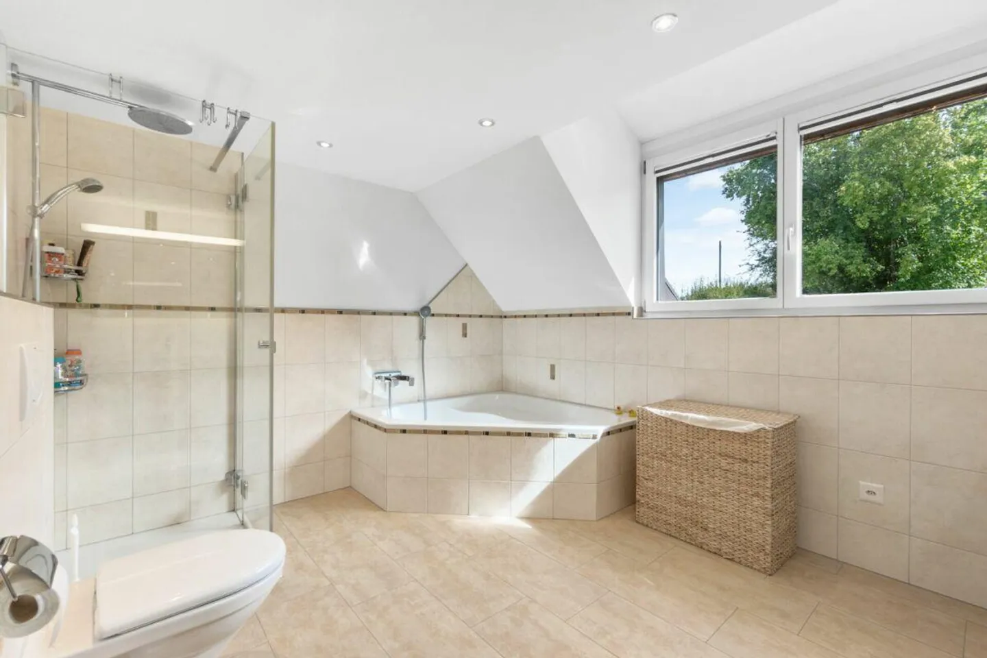 Quality Meets Comfort - Single Family Home with Gallery, Extension & Large Plot - Photo 16 of 19