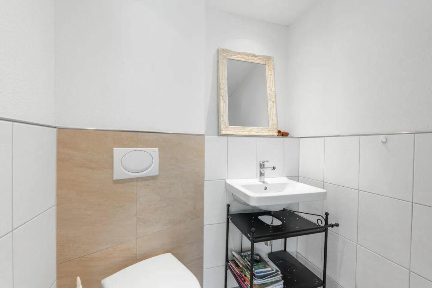 Quality Meets Comfort - Single Family Home with Gallery, Extension & Large Plot - Photo 18 of 19