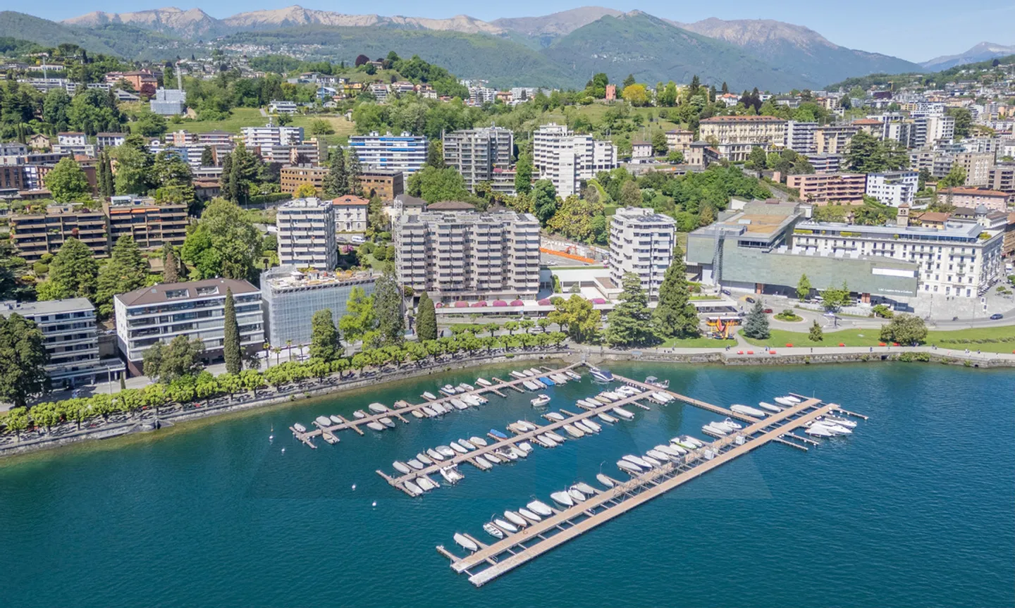 Appartamento di Lusso con Vista Lago - Foto 1 di 18
