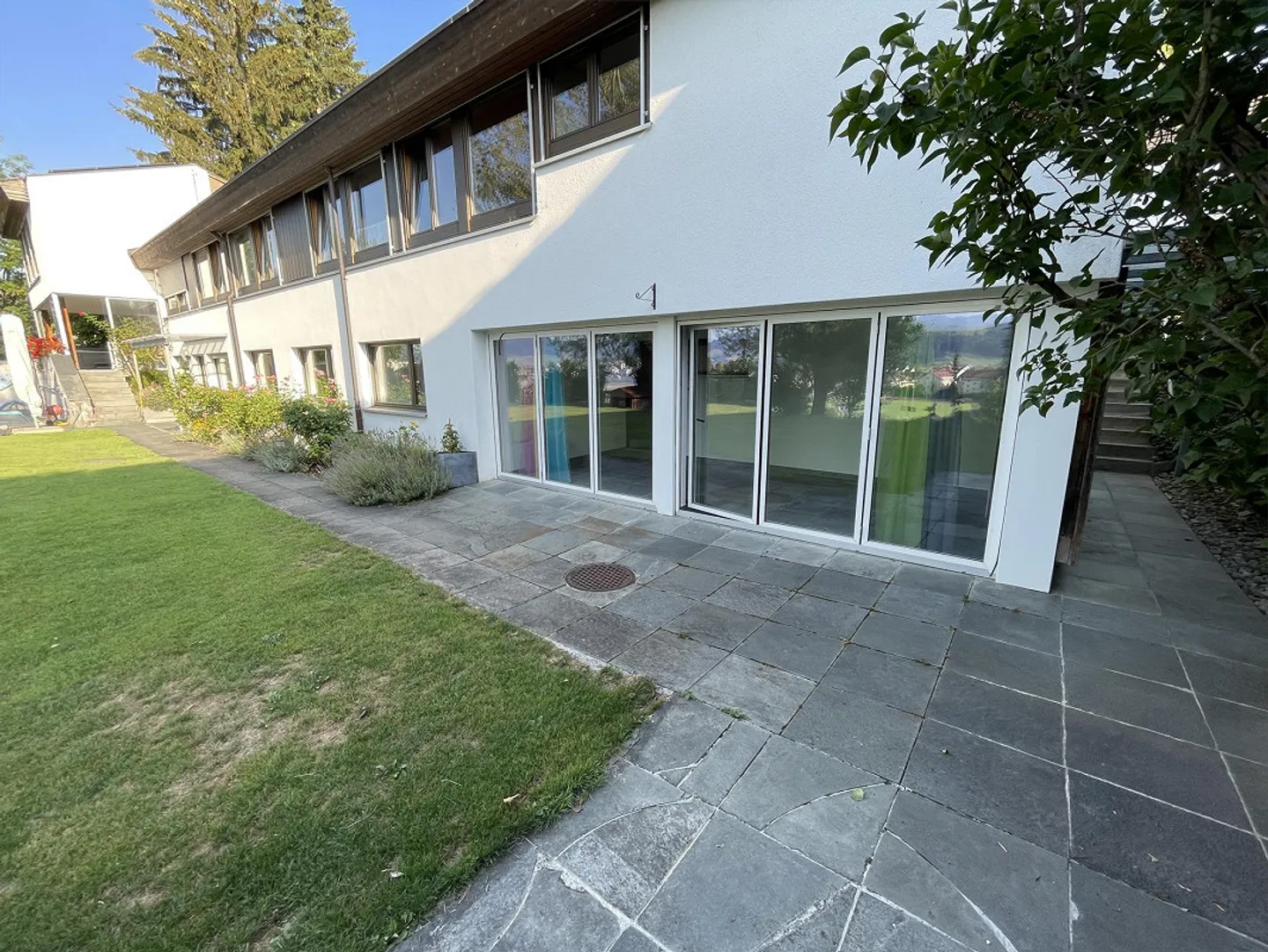 Charmante appartement de 3,5 pièces au rez-de-chaussée avec jardin d'hiver - Photo 1 sur 14