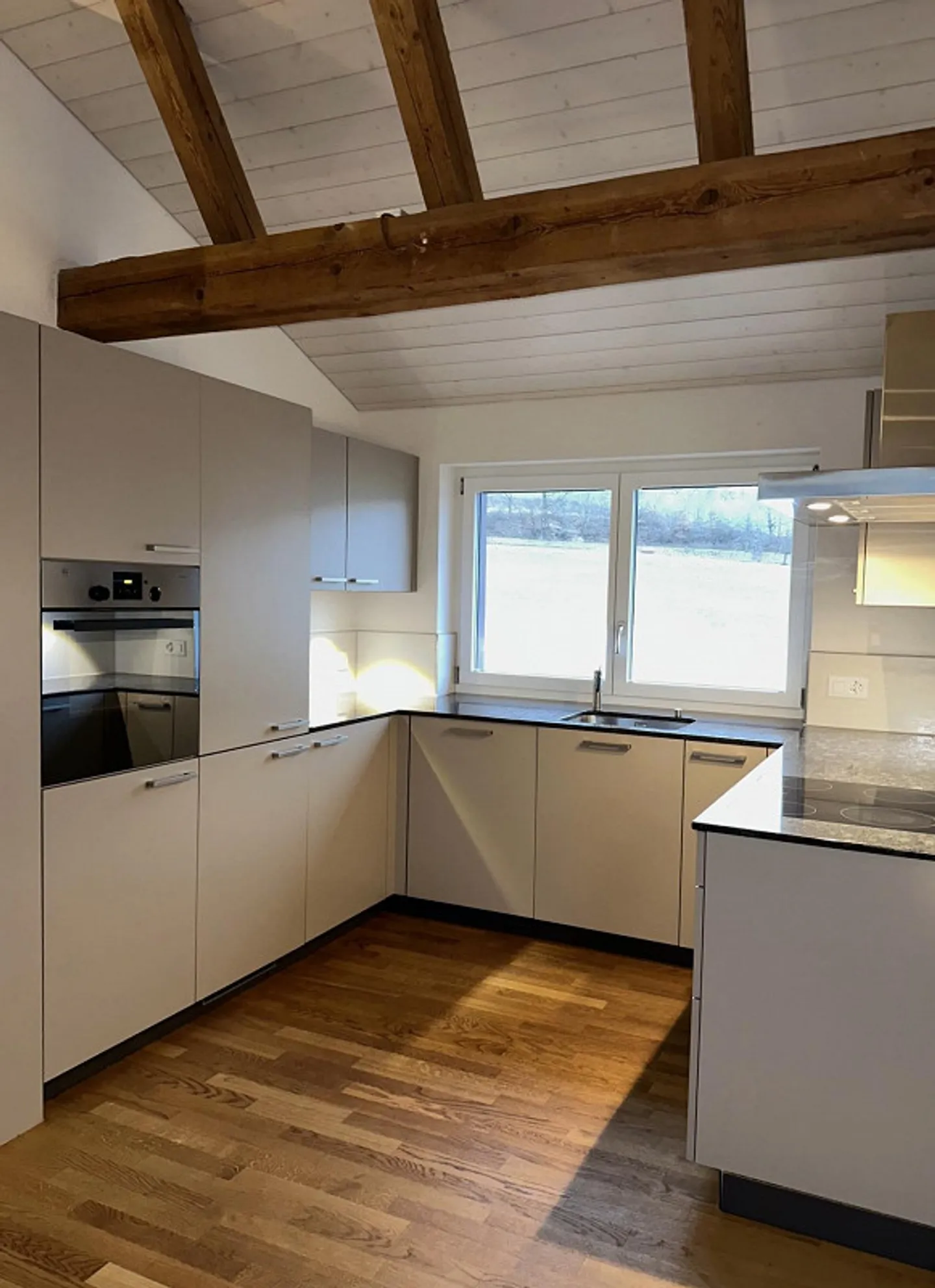 Geräumige 3.5 Zimmer Attique - Foto 2 von 29