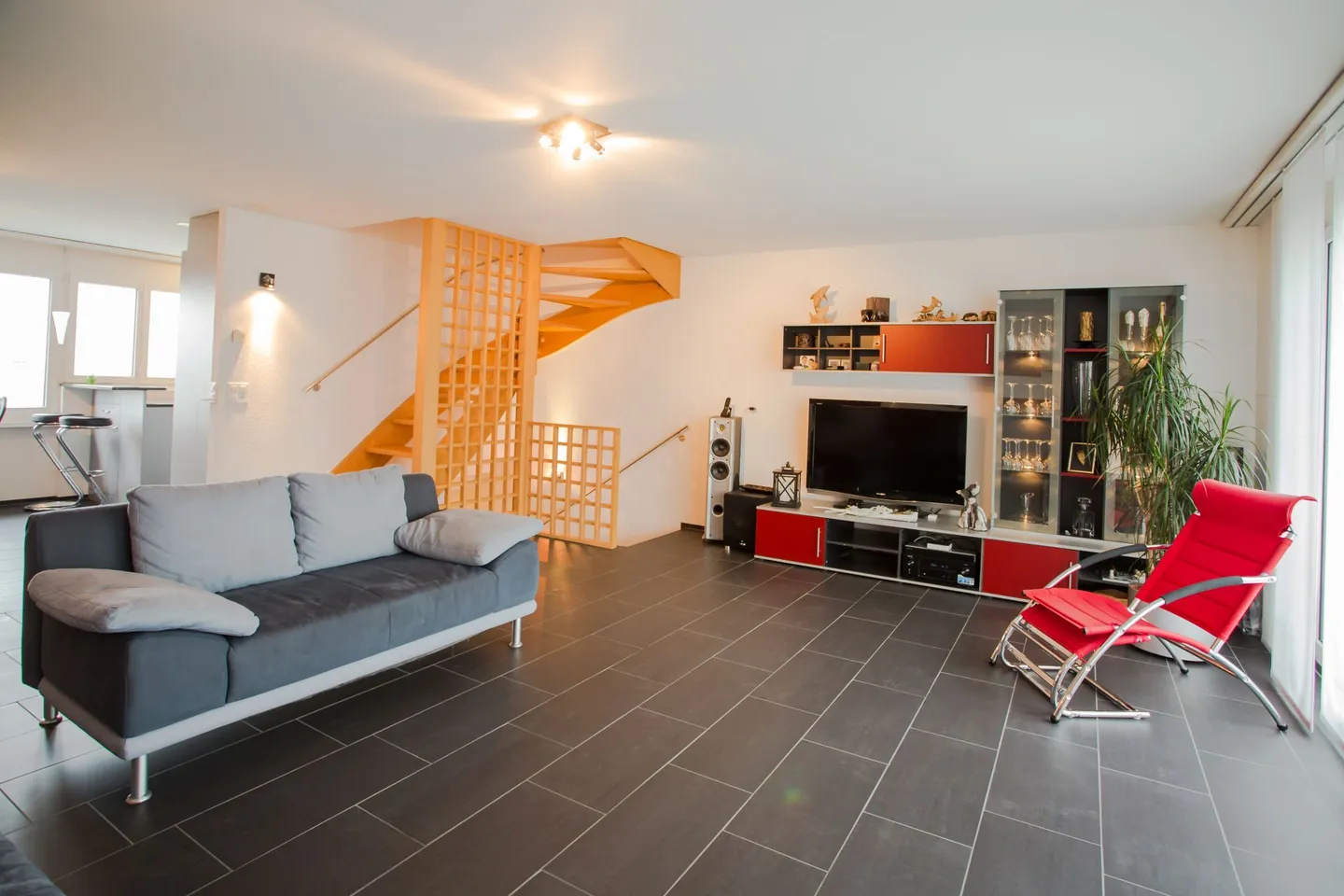 Vivre comme dans une maison individuelle, belle et lumineuse maisonette de 5,5 pièces avec vue sur le lac - Photo 6 sur 11