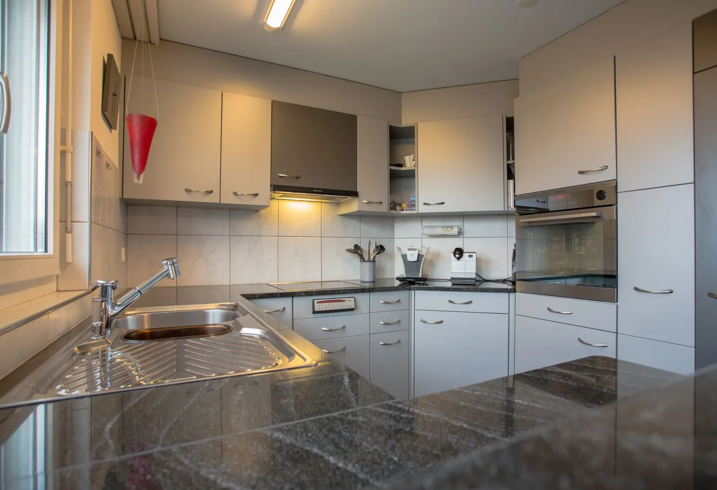 Vivre comme dans une maison individuelle, belle et lumineuse maisonette de 5,5 pièces avec vue sur le lac - Photo 7 sur 11