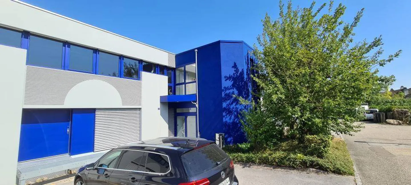 FOR RENT Versatile space of 325 m2 in Bevaix (NE) - Photo 1 of 13