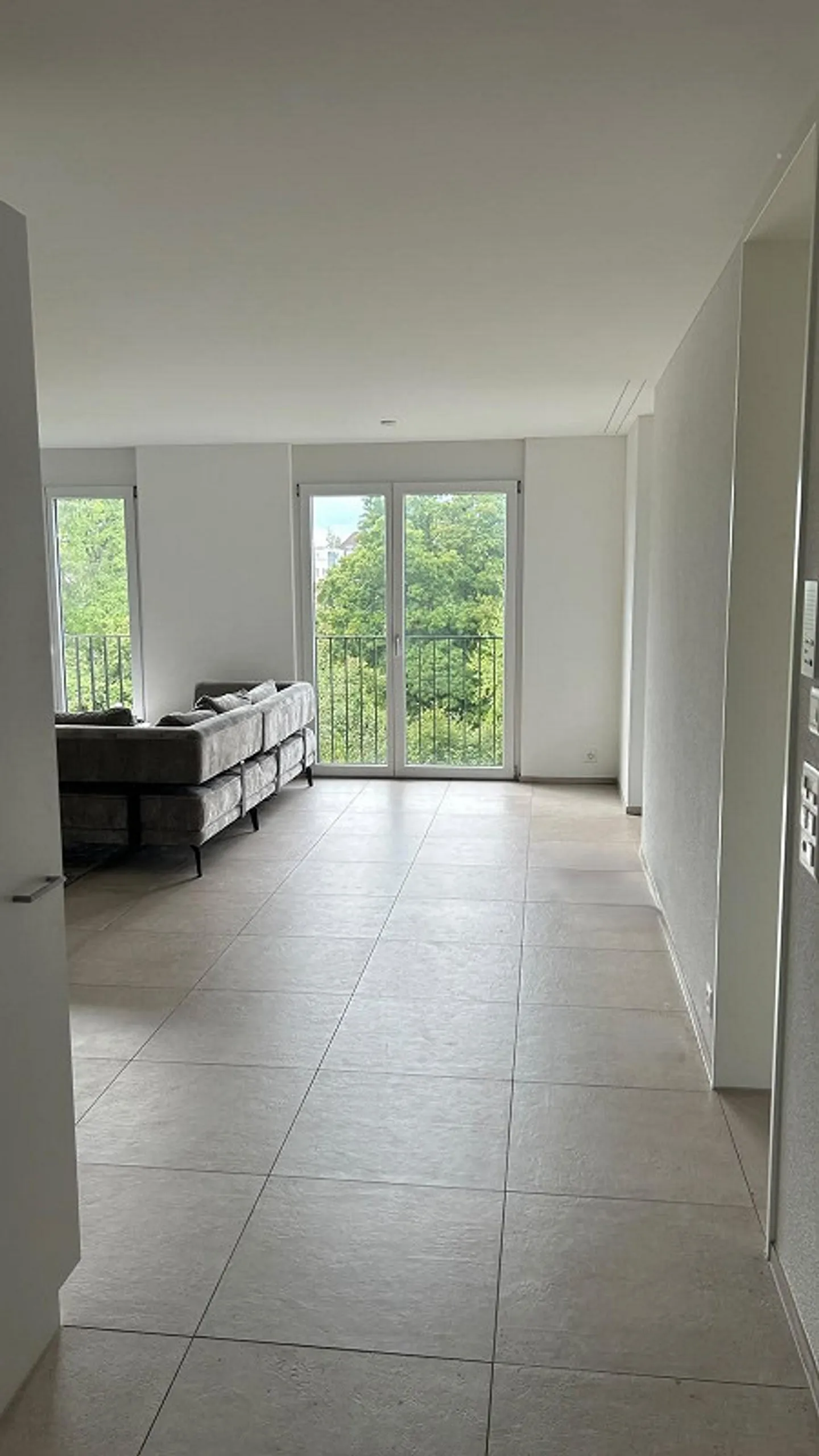 Appartement moderne de 2,5 pièces avec balcon spacieux - Photo 5 sur 8