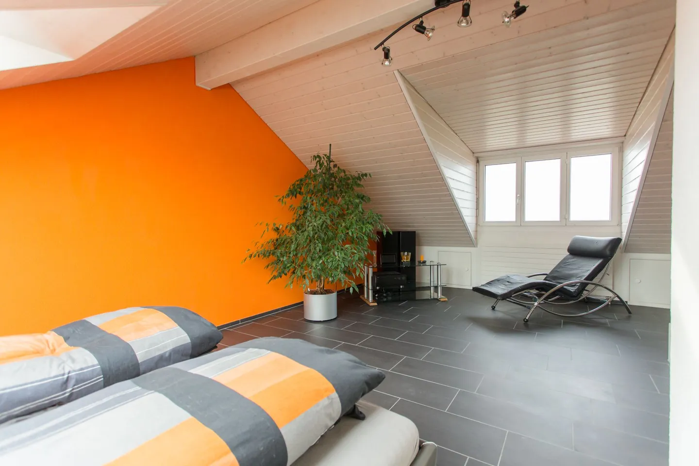 Vivre comme dans une maison individuelle, belle et lumineuse maisonette de 5,5 pièces avec vue sur le lac - Photo 8 sur 11