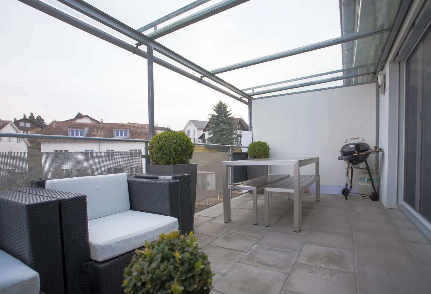 Vivre comme dans une maison individuelle, belle et lumineuse maisonette de 5,5 pièces avec vue sur le lac - Photo 10 sur 11