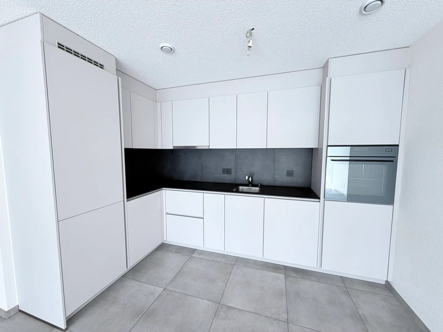 3.5 Room Apartment - Photo 3 of 11