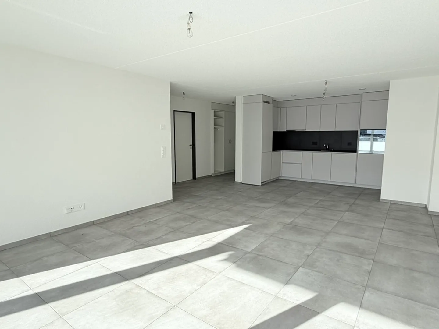 3.5 Room Apartment - Photo 4 of 11