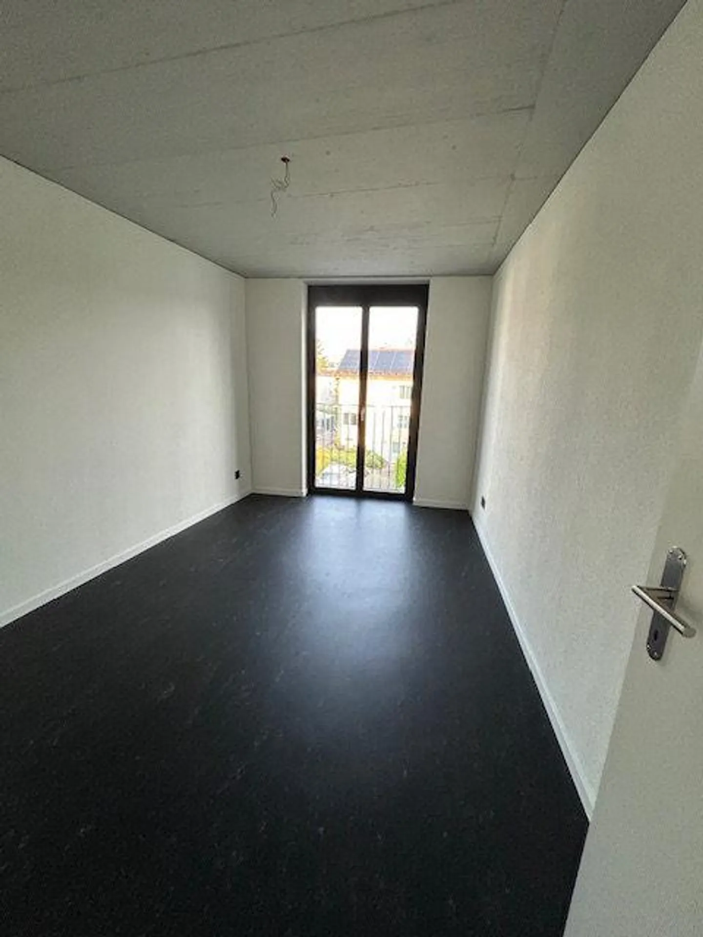 Moderne Wohnung mit zwei Badezimmern, Waschturm und Balkon - Foto 5 di 8