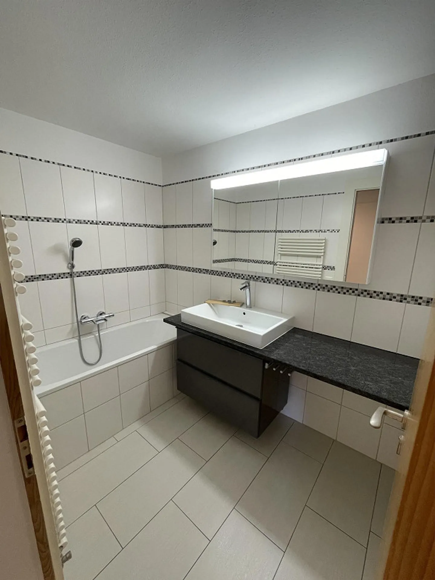 Charmante appartement de 3,5 pièces au rez-de-chaussée avec jardin d'hiver - Photo 7 sur 14