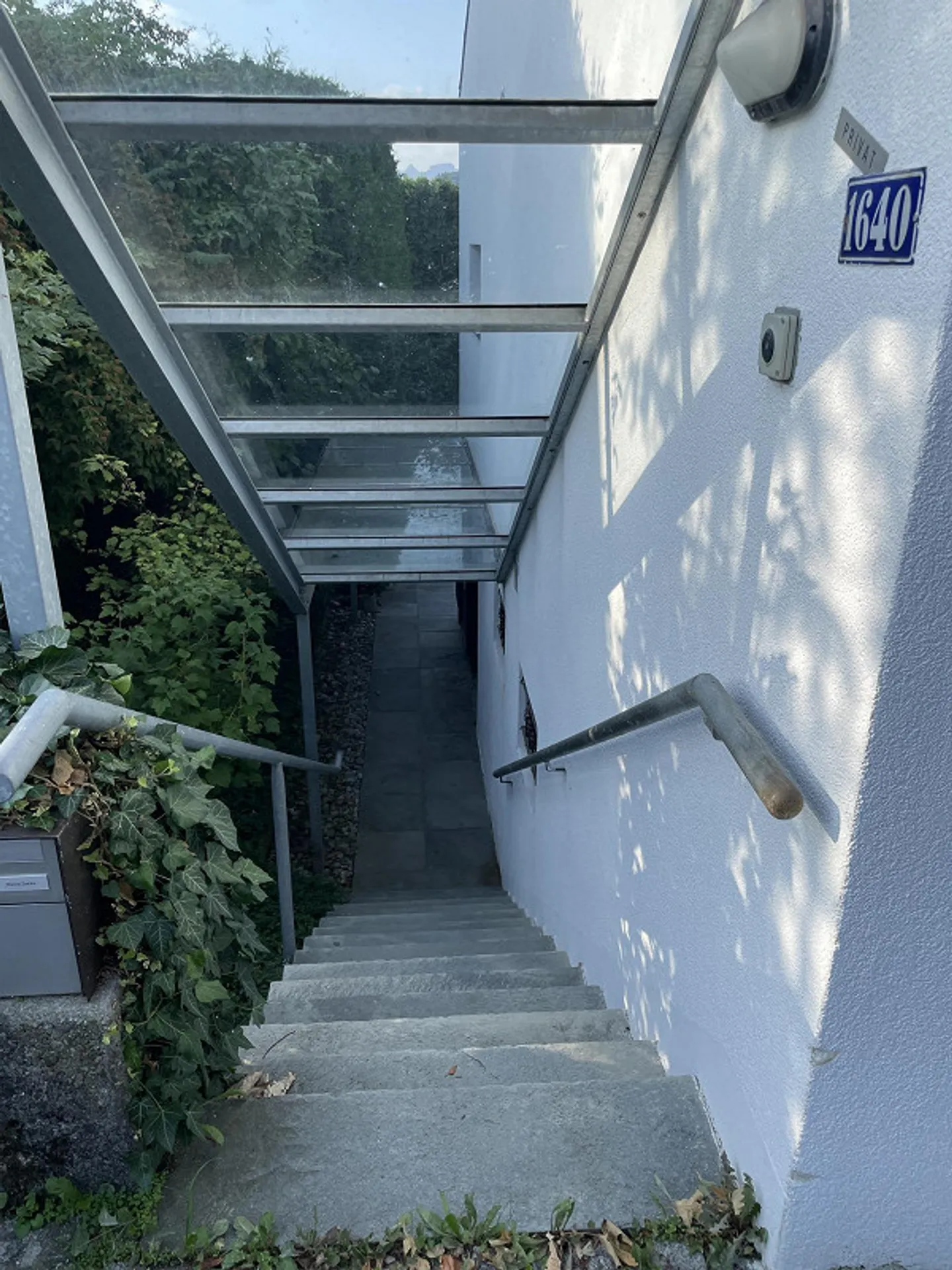 Charmante appartement de 3,5 pièces au rez-de-chaussée avec jardin d'hiver - Photo 2 sur 14