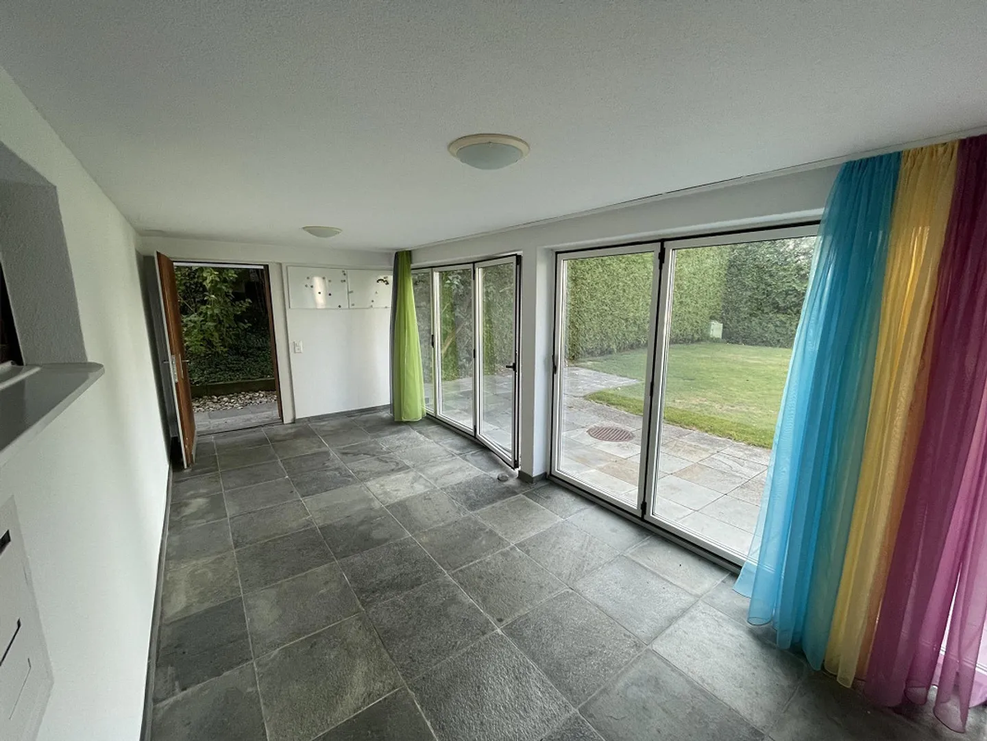 Charmante appartement de 3,5 pièces au rez-de-chaussée avec jardin d'hiver - Photo 4 sur 14