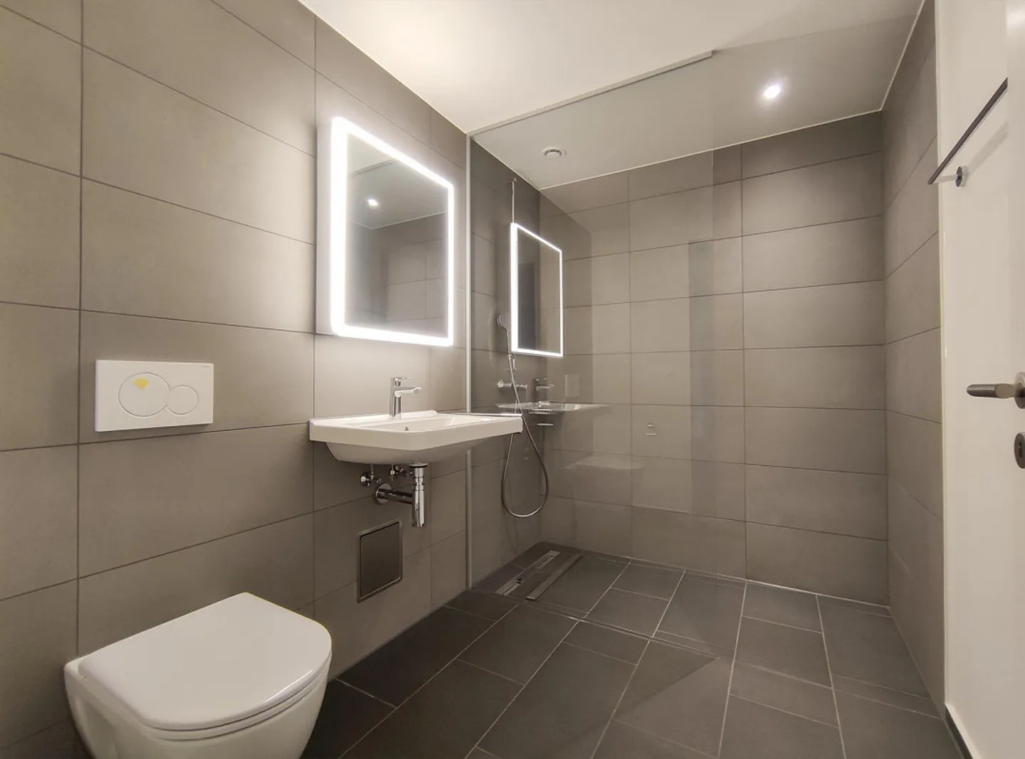 Appartamento moderno di nuova costruzione con balcone in posizione soleggiata - 3,5 stanze - Foto 5 di 10