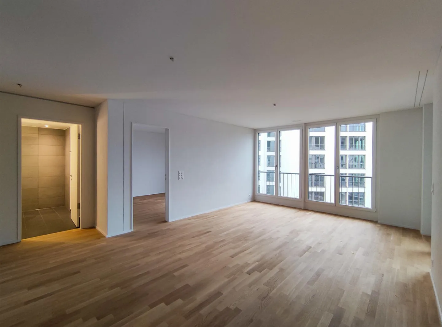 Appartamento moderno di nuova costruzione con balcone in posizione soleggiata - 3,5 stanze - Foto 6 di 10