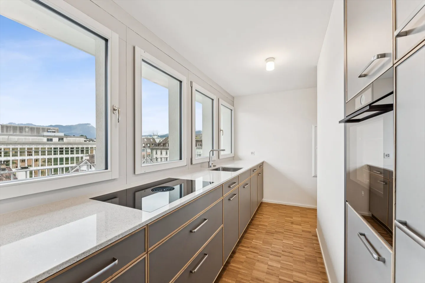 Apartment for rent - Photo 3 of 11