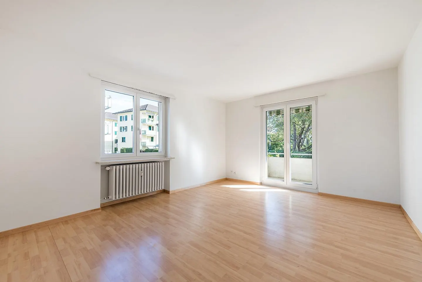 Appartement 4 pièces bien entretenu avec nouvelle cuisine dans le meilleur emplacement - Photo 2 sur 8