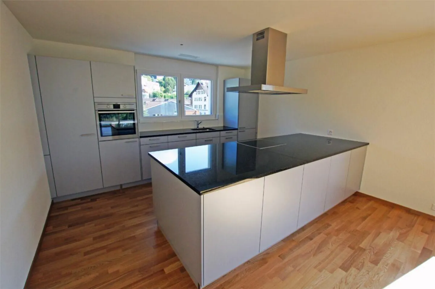 Bright 4.5 Room Apartment - Photo 1 of 7