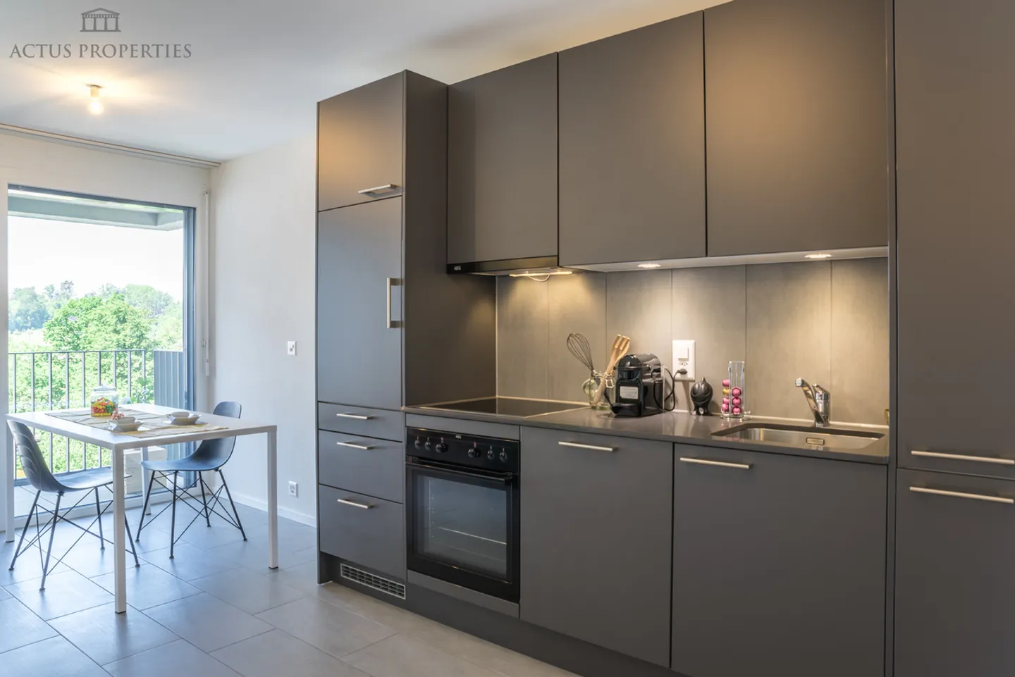 Lumineux studio au 4ème étage - Photo 1 sur 6