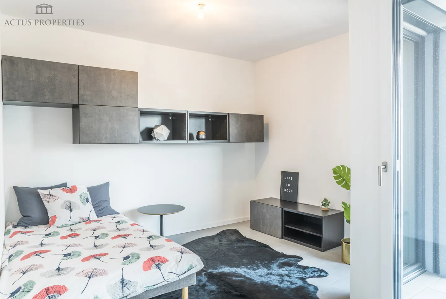 Lumineux studio au 4ème étage - Photo 2 sur 6